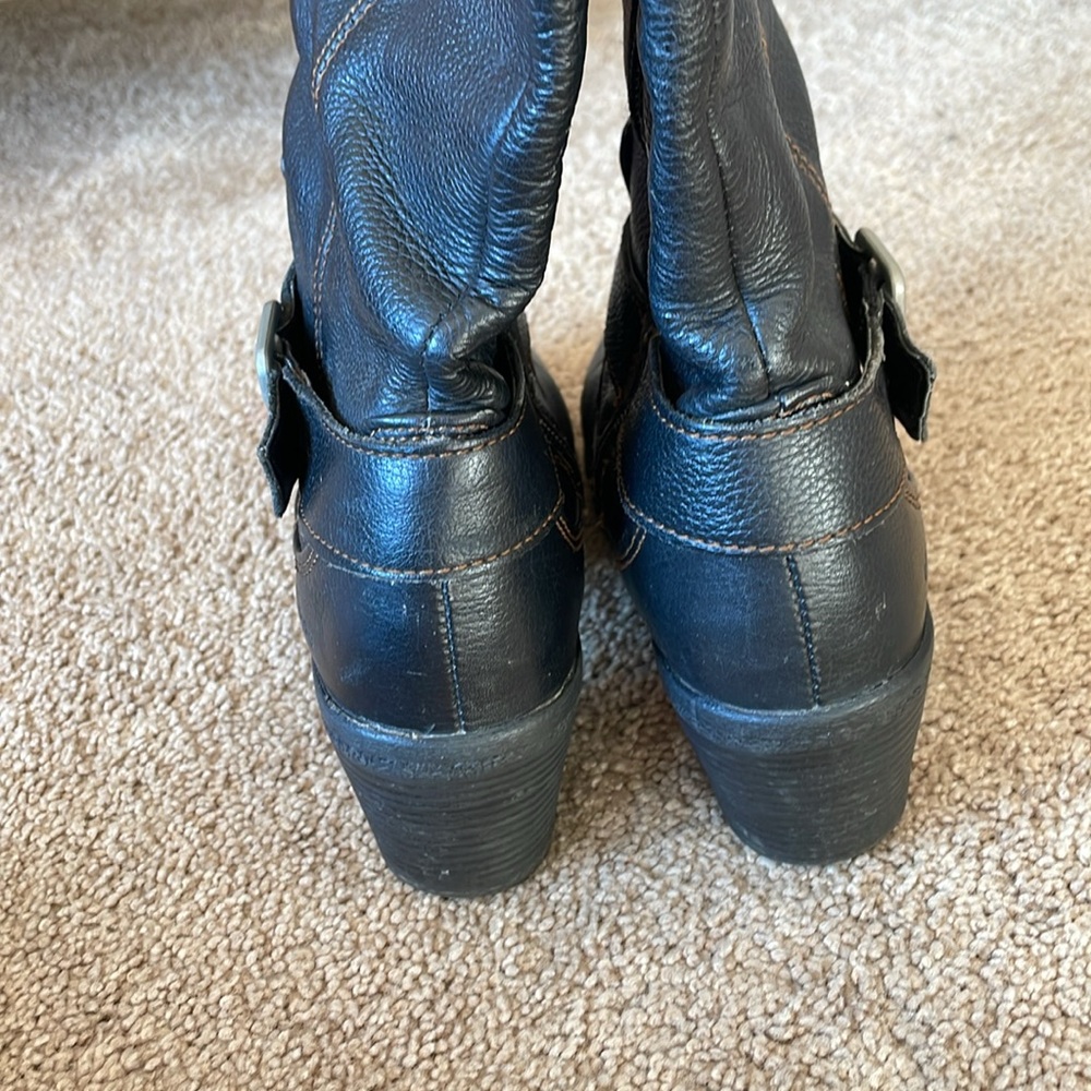 Born B.o.c Knee High Black Leather Riding Boots 7.5 Buckle Heel Equestrian - Picture 15 of 15